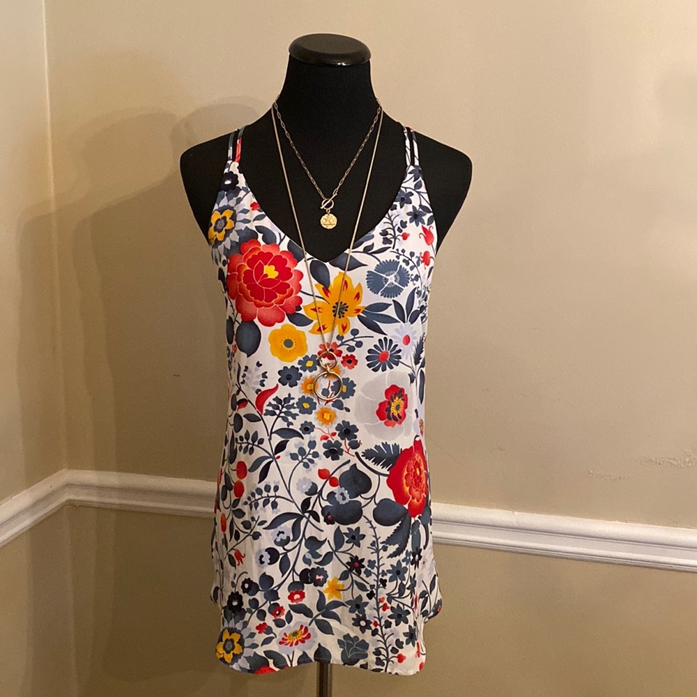 Floral Loft tank. Like new. Looks great on its own or under a cardigan/blazer.